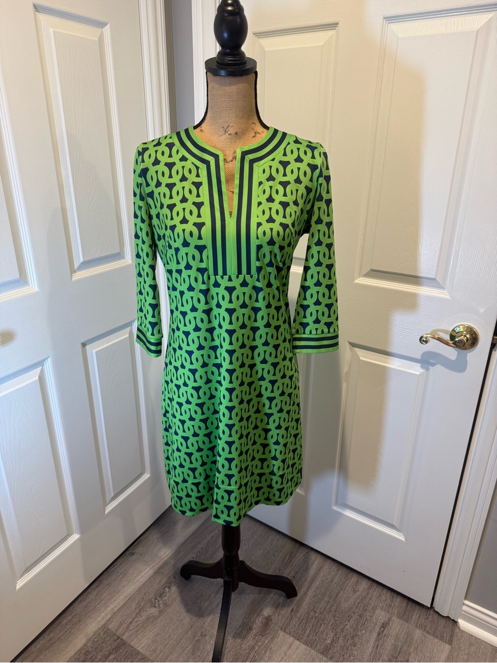 Green Geometric Green and Navy Blue Shift Dress with Notch Neck